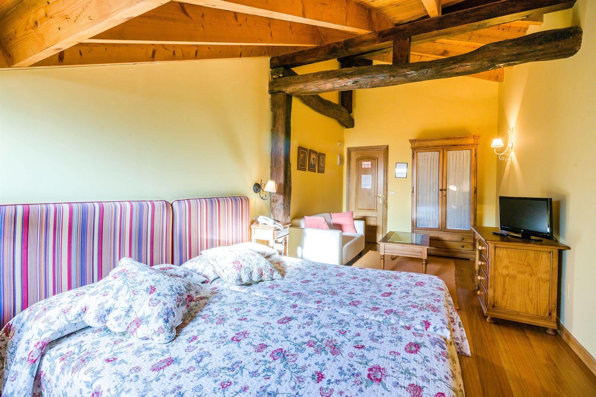 Hotel Palacio Garcia Quijano 로스코랄레스데부엘나 외부 사진
