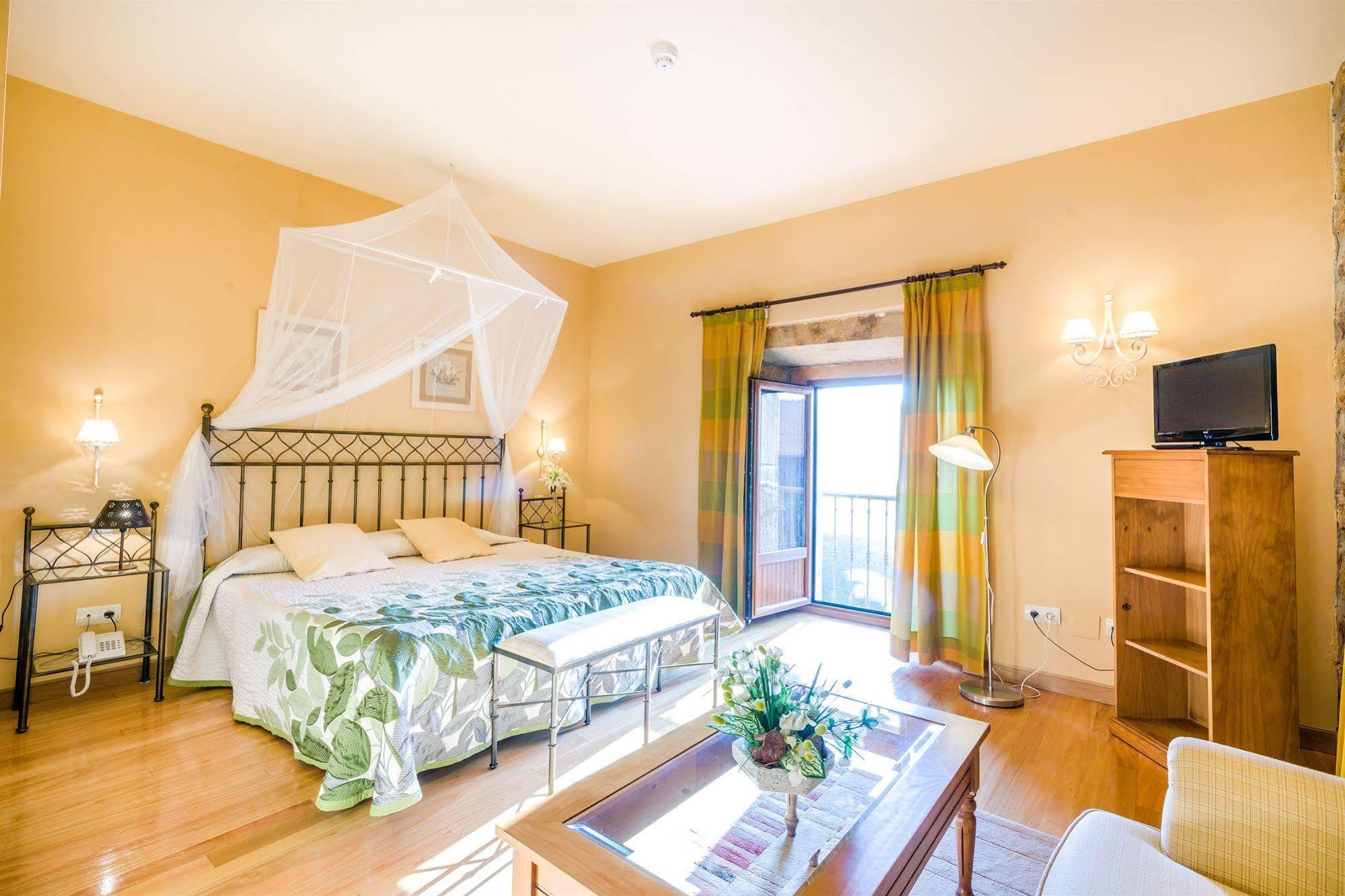 Hotel Palacio Garcia Quijano 로스코랄레스데부엘나 외부 사진